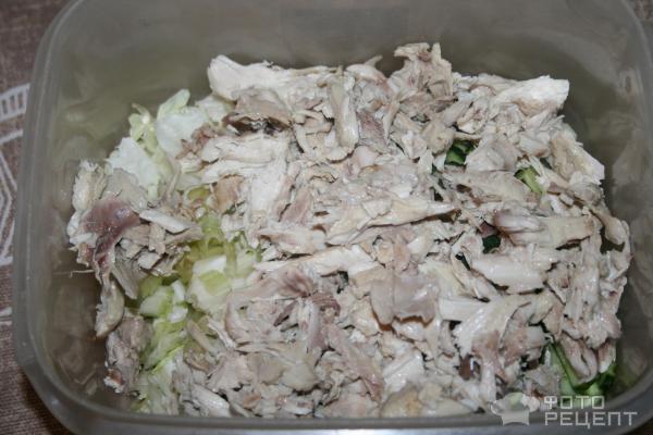 Салат с куриным мясом и кунжутным соусом