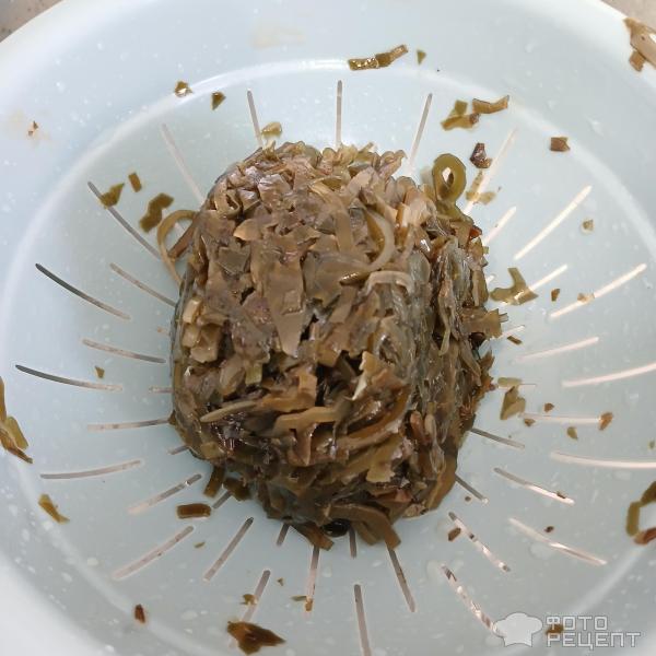 Гречневая лапша соба с грибами и морской капустой в азиатском стиле фото