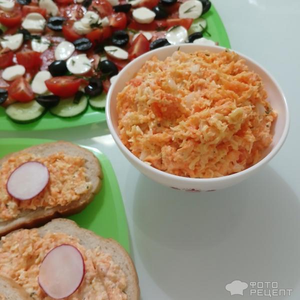 Салат из моркови с сыром и чесноком фото