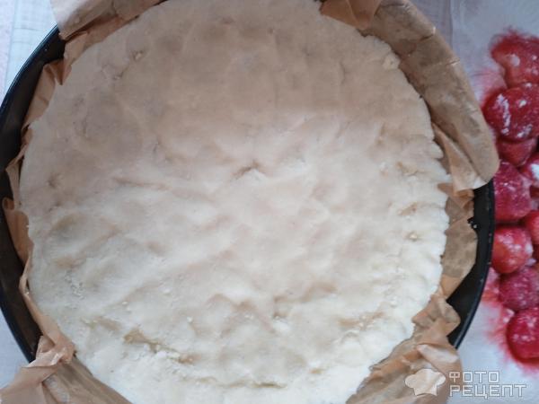 Цветаевский пирог без глютена из кокосовой муки с клубникой фото