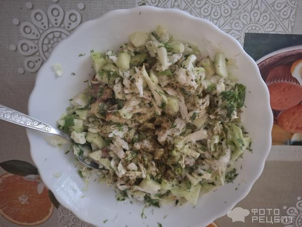 Салат с капустой, огурцами фото