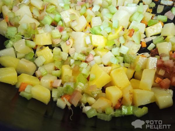 Суп куриный с овощами и зеленью фото