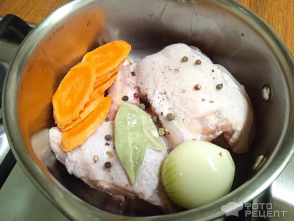 Суп куриный с овощами и зеленью фото