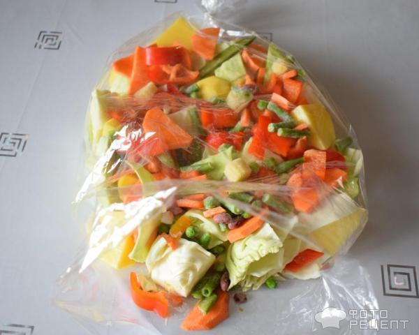 Куриные окорочка с овощами, запеченные в рукаве, в маринаде с виноградным уксусом фото