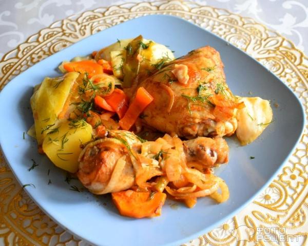 Куриные окорочка с овощами, запеченные в рукаве, в маринаде с виноградным уксусом фото