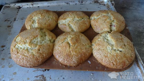 Кекс с начинкой из клюквенного желе фото