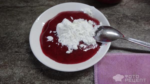 Кекс с начинкой из клюквенного желе фото