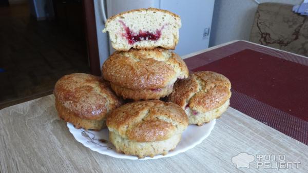 Кекс с начинкой из клюквенного желе фото