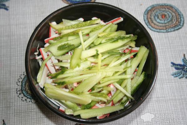 Салат из капусты и крабовых палочек