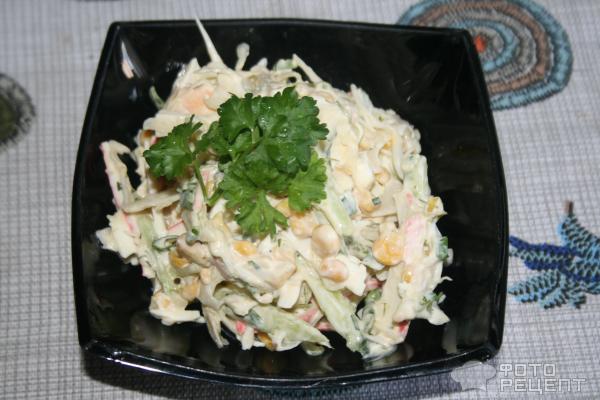 Салат из капусты и крабовых палочек