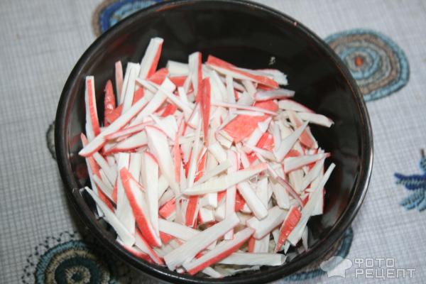 Салат из капусты и крабовых палочек
