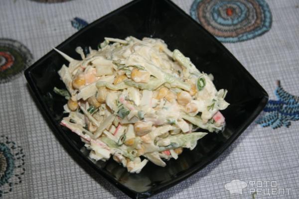 Салат из капусты и крабовых палочек
