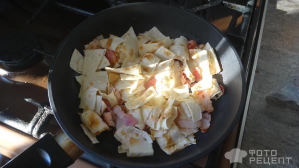 Завтрак из бекона с лавашом фото