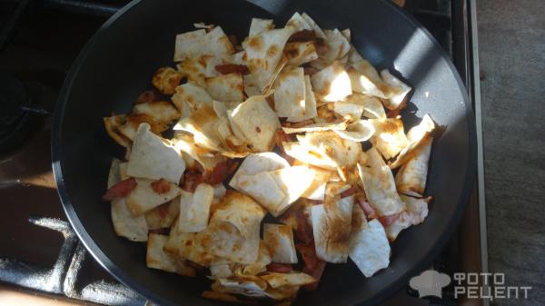 Завтрак из бекона с лавашом фото