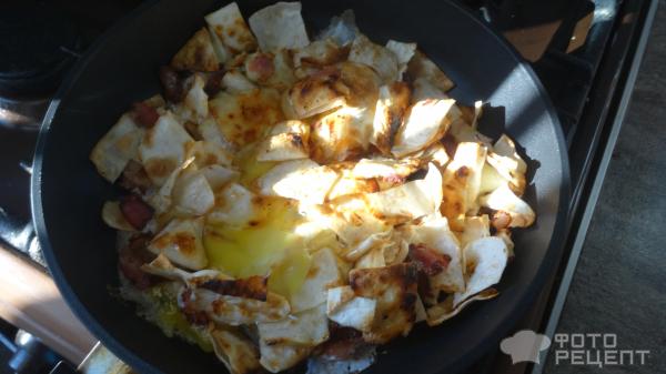 Завтрак из бекона с лавашом фото