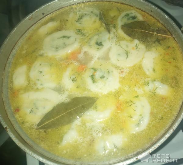 Суп с улитками из теста и зеленью фото