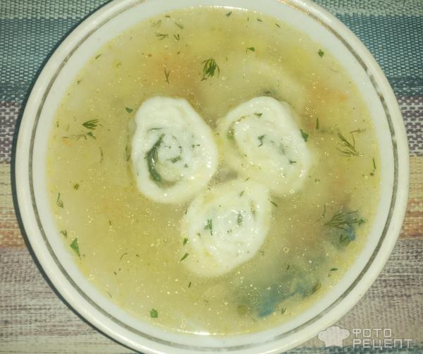Суп с улитками из теста и зеленью фото
