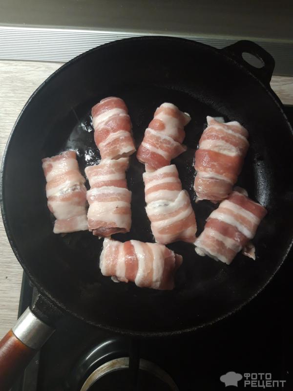 Рулетики из бекона