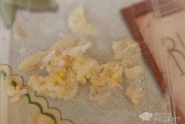 Шампиньоны с творожным сыром, запеченные в беконе