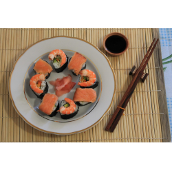 Рецепт: Суши с креветками и слабосоленой семгой
