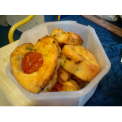 Рецепт: Хлеб с базиликом и помидорами черри