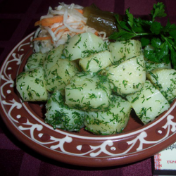 Рецепт: Картофель отварной, мятый с зеленью - с зеленью