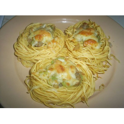 Вариант 2: Спагетти с колбасой и сыром в томатно-сливочном соусе