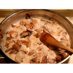 Рецепт: Курица с грибами в сметанном соусе