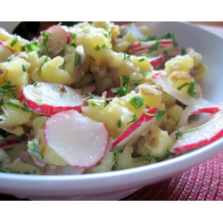 Рецепт: Салат картофельный с сельдью и редиской