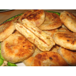 Рецепт: Узбекские лепешки с луком слоеные
