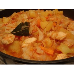 Рецепт: Тушенная капуста с картофелем и морковкой