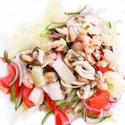 Рецепт: Салат "Из свежих овощей с морепродуктами"