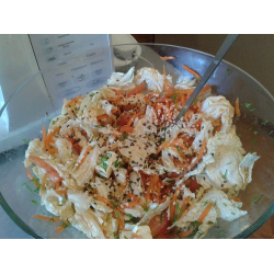 Рецепт: Салат "Пекинская капуста с помидорами, корейской морковкой и фетаксой"