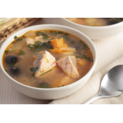 Рецепт: Рыбный суп из семги с копченной горбушей и сухариками