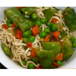 Рецепт: Тушеные овощи с лапшой