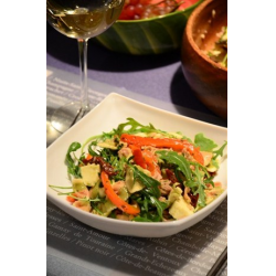 Рецепт: Салат с печеным баклажаном, тунцом и томатами