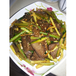 Рецепт: Китайский салат из вареного сердца liang ban niu xin (凉拌牛心) 