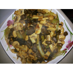 Рецепт: Китайский жареный салат из вареных перепелиных сердечек и грибов или lu an chun xin chao mo gu (卤鹌鹑心炒蘑菇) 