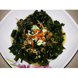 Рецепт: Китайский салат из водоросли вакамэ с сушеными креветками