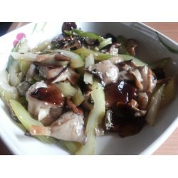 Рецепт: Китайский салат из грибов рядовка и сельдерея маринованный liang ban mo gu