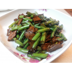 Рецепт: Китайска горячая закуска из отварной свинины и спаржевой фасоли - dou jiao chao rou