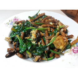Рецепт: Китайский горячий салат из обжаренного яйца, свинины и шпината - bo cai chao zhu rou