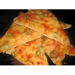 Рецепт: Пицца с тонкой корочкой оливками и перцем