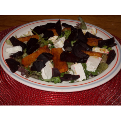 Рецепт: Горячий салат с тыквой и свеклой