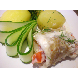 Рыбные рулетики с сыром и брокколи в духовке: рецепт - Лайфхакер