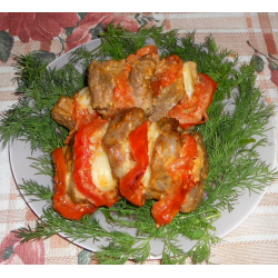 Рецепт: "Мясной ирокез" из свинины с томатами и моцареллой