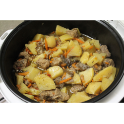 Рецепт: Картошка тушеная с мясом и грибами