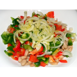 Рецепт: Легкий салат из белой фасоли по-итальянски с луком