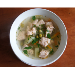 Рецепт: Рыбный суп из форели с картофелем и зеленым горошком