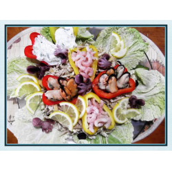 Рецепт: Салат с морепродуктами на День влюбленных